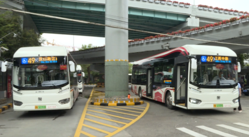 紫外線消毒，車門防夾……上海黃浦49路公交車多項高科技加持